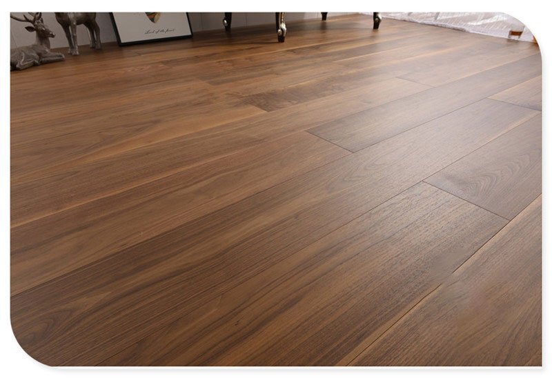 Limpieza profunda: renovación de pisos de madera exterior e interior